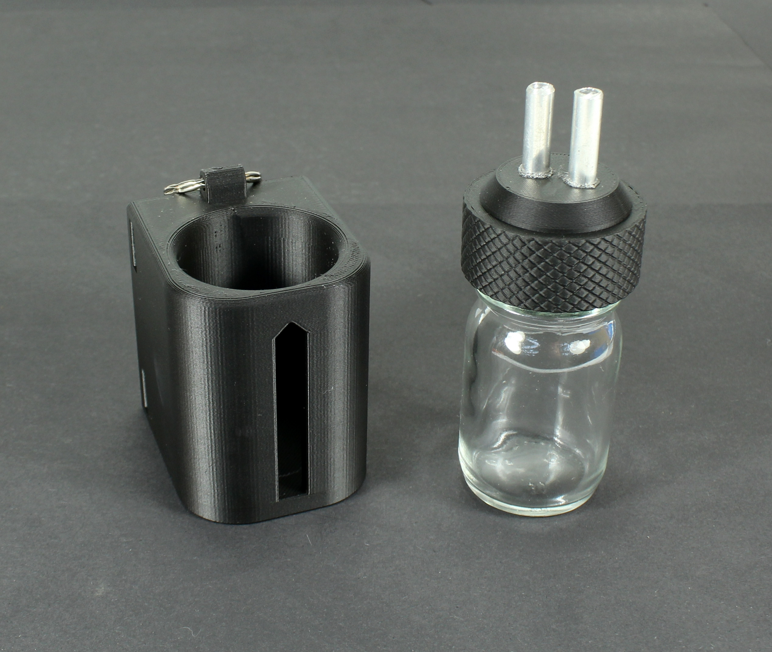 30 ml Aroma-Flasche mit Halter 2 x 6mm Schlauchanschluss Gasmasken DIY Aroma Anlage Gasmaske