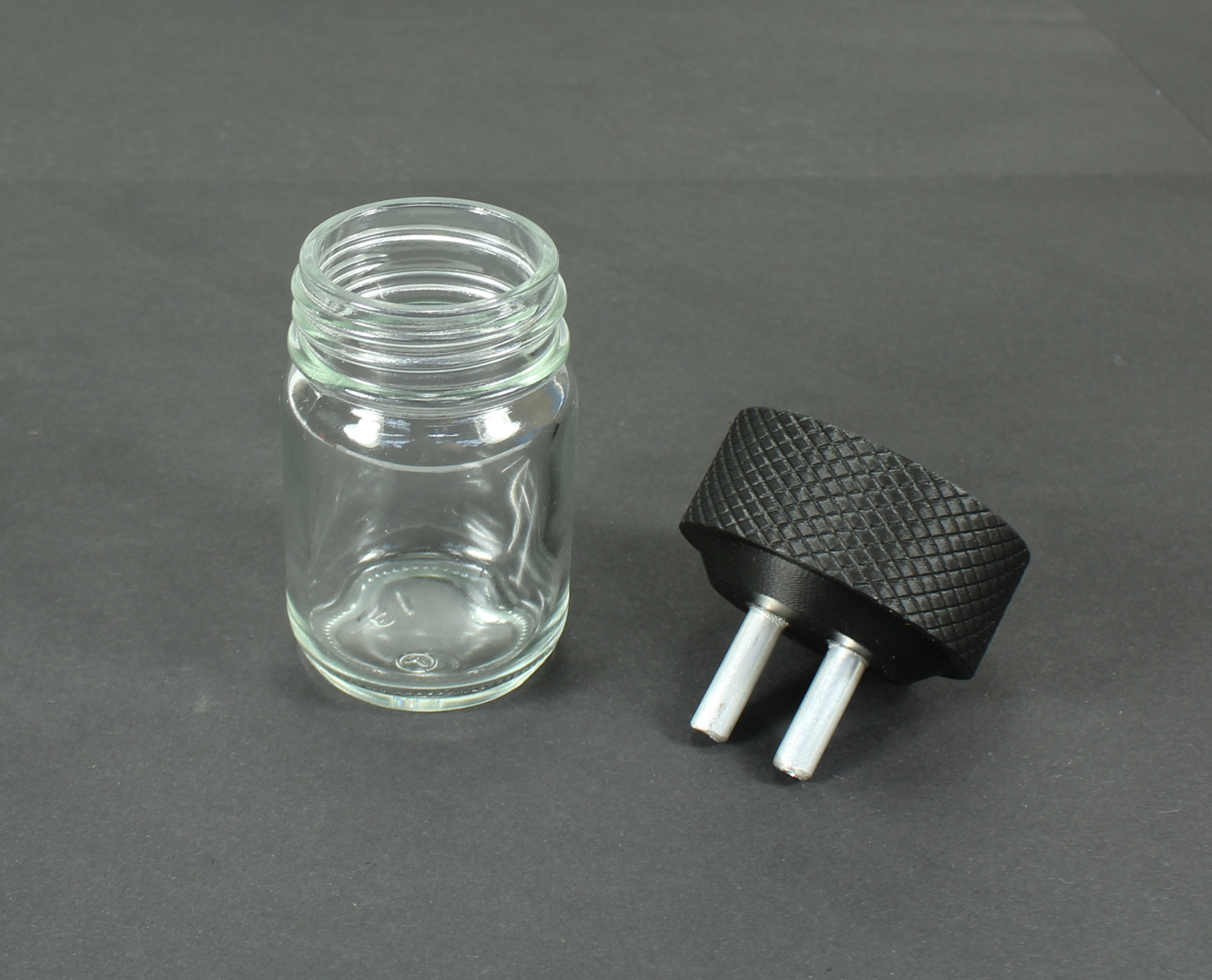 Aroma Flasche 50ml für z.B. Gasmasken S10 FM12 GP5 Gasmask Adapter mit 2x6mm Alu Rohr